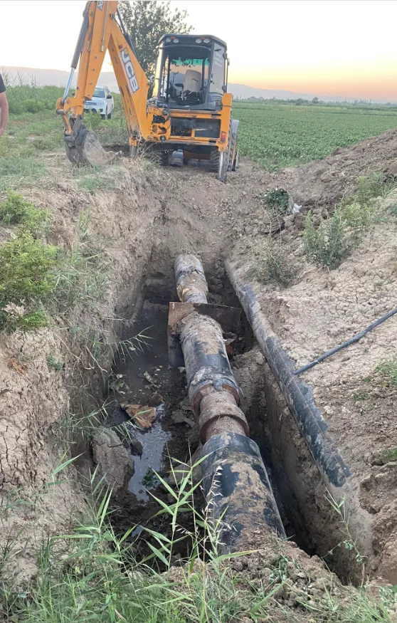 Altyapı boru döşeme ve kanal kazısı çalışması