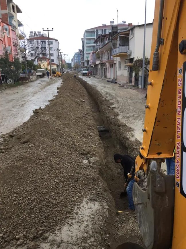 Cadde altyapı kanal kazısı çalışması